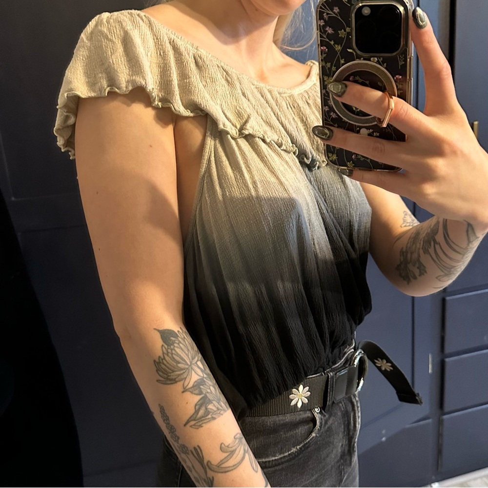 Gradient Ruffle Sleeve Top - Picture 5 of 5
